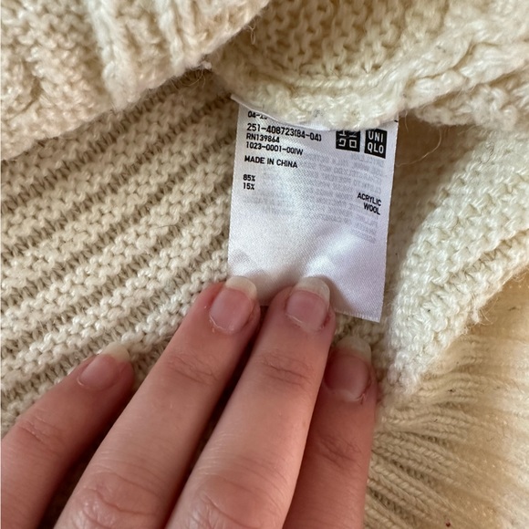 Uniqlo cream cable knit sweater size S - Picture 5 of 6